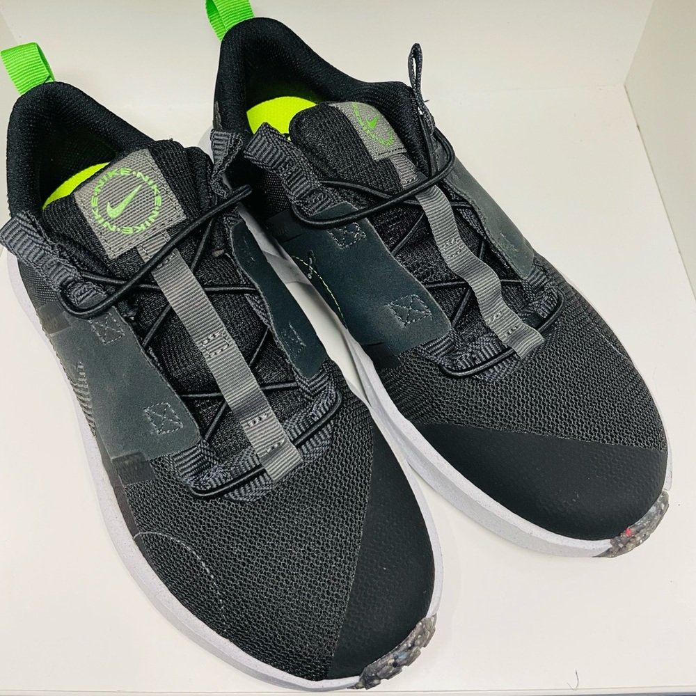 NEW Boys Nike, size 3